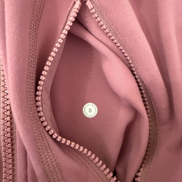 Lululemon Define Jacket in Velvet Dust - Picture 4 of 10